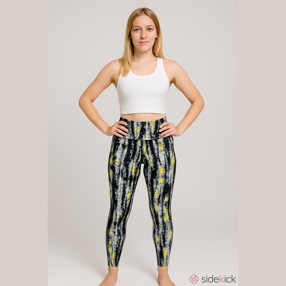 Fabletics Trinity High-Waisted Pocket Capri Leggings Size Small Back Pocket NWT